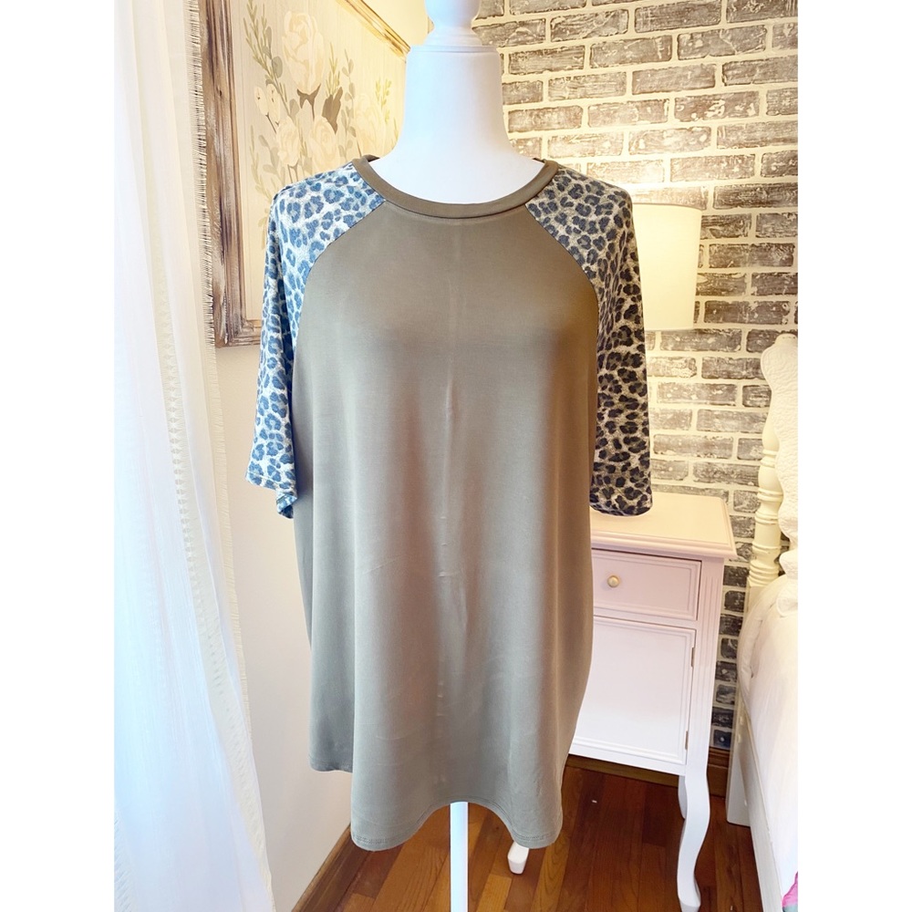 NWOT {Zenana} Top